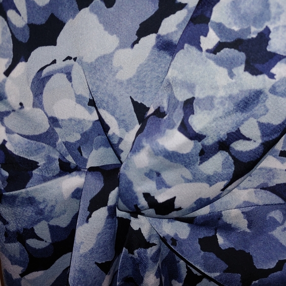 Banana Republic Abstract Floral Twist Front Top - Picture 2 of 7